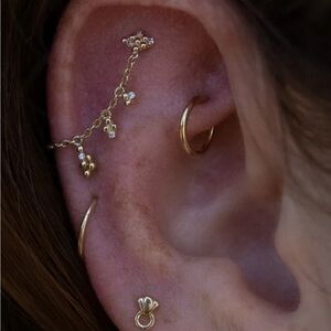 Pupil Hall This and That Lasso press-fit End Yellow Gold + Diamonds. left ear.